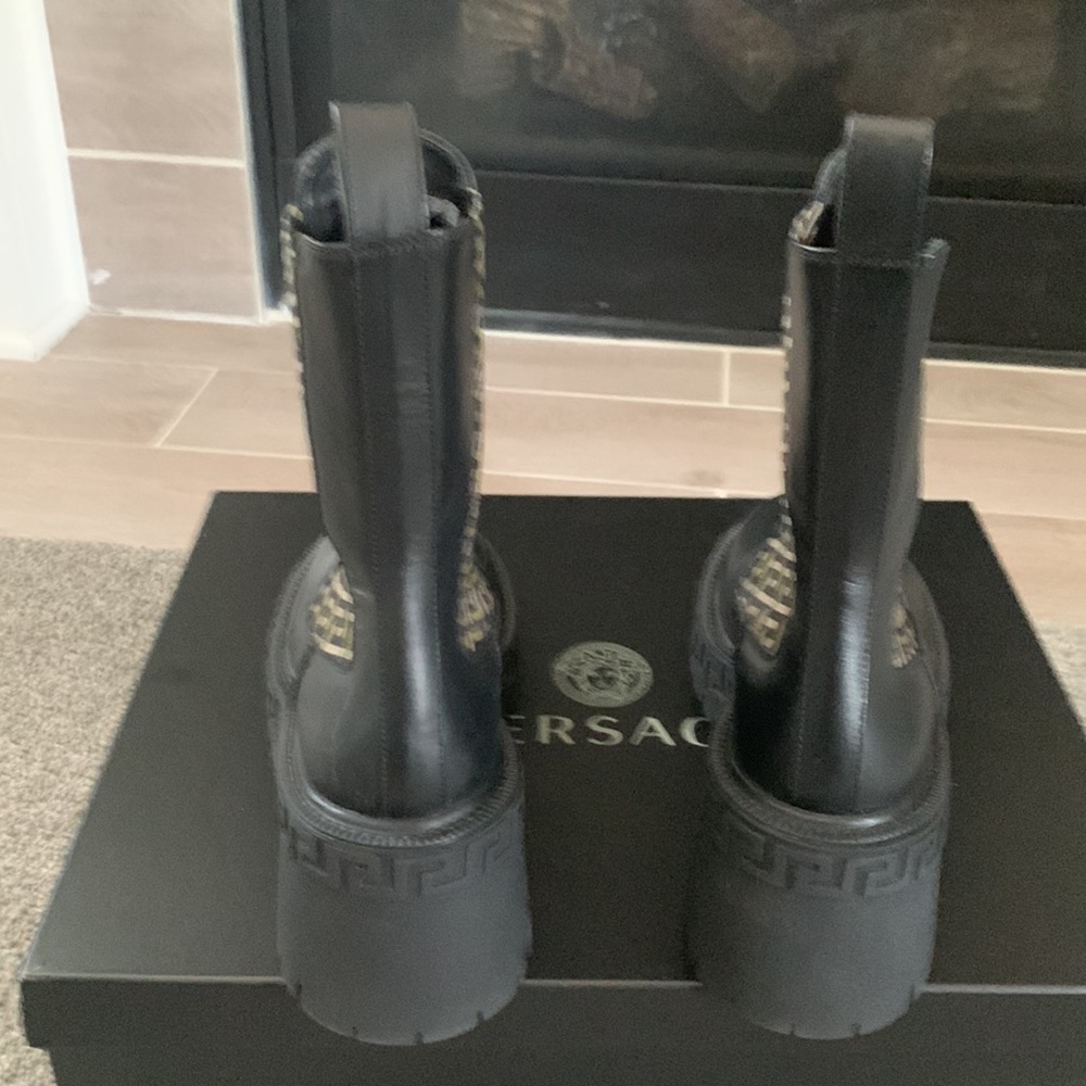 Versace Authentic Woman’s La Greca Boots 🥾 - Picture 5 of 8